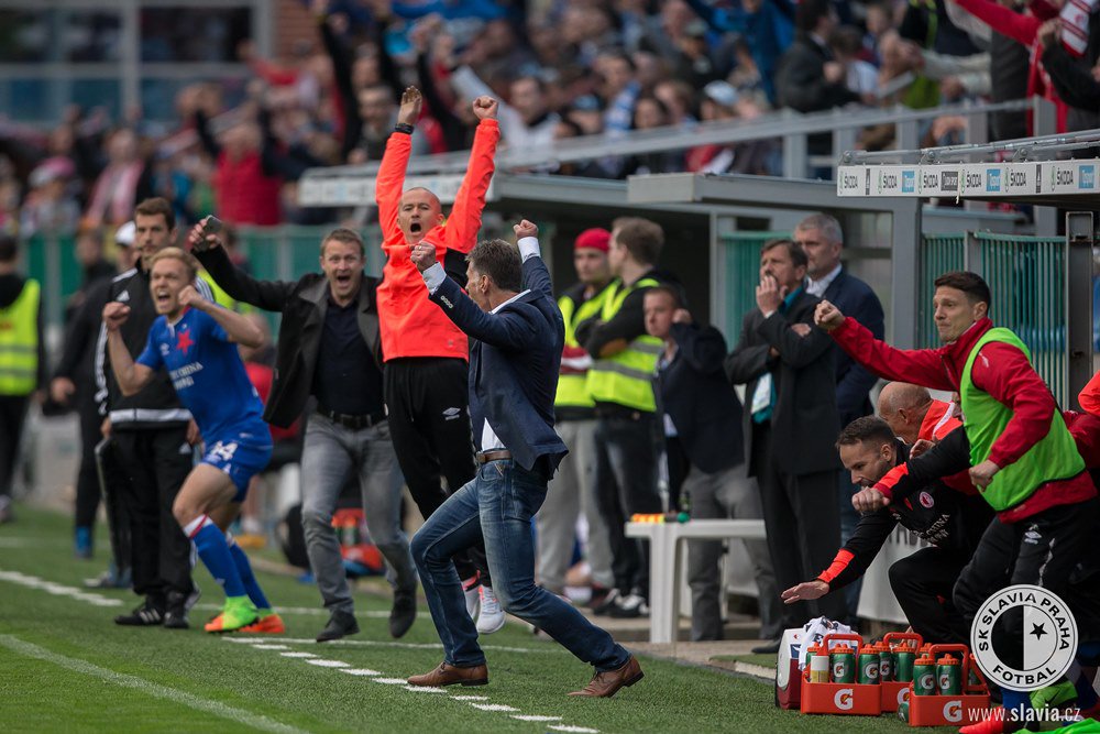 DanyHorys's tweet photo. @DedekMadden Já nedokážu vybrat jednu mám čtyři. 1. Hušbyho emoce po tom co definitivně setnul spartu 2. Radost v Boleslavi, kde jsme udělali rozhodující krok k titulu 3. Frýďa otcem a katem Plzně 4. A čtvrtá fotka nepotřebuje komentářů.... #rok2017 https://t.co/zde9CF41bs