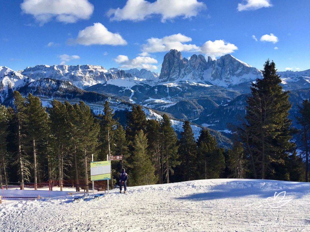 dcq_italia's tweet photo. Wonderful sunny 🌞☃️ day of #January in #ORTISEI lovely small town in the beautiful #ValGardena #Dolomiti #Dolomites #Italy #Italia 😍 https://t.co/PXvQpdPuBs