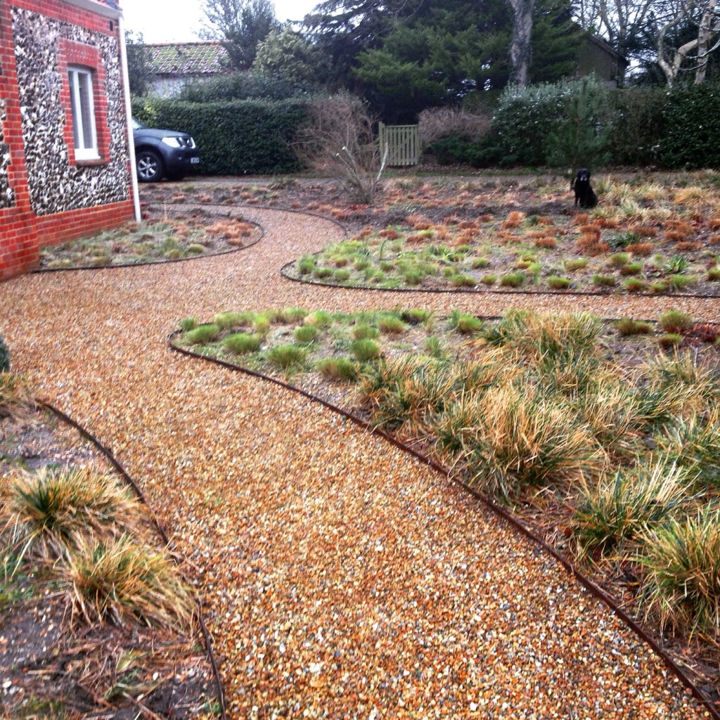 Steelscapesuk's tweet photo. 4 years since installation and our steel path edge has weathered nicely, should make at least another 40 !
#pathedging #borderedging https://t.co/2uUoMmLNMy