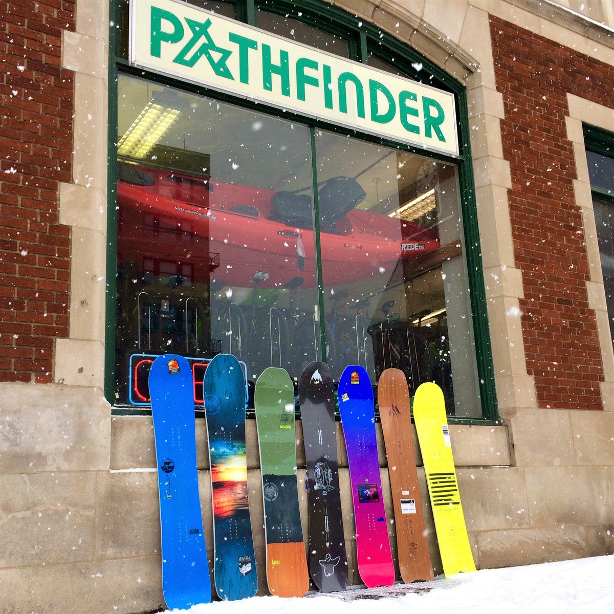 pathfinderwv's tweet photo. Add some directional flavor to your quiver. These shaper boards will carve trenches, float in powder, and can even ride the park!
@burtonsnowboard @neversummerind @CAPiTAsuperCORP @JonesSnowboards @GNUsnowboards #hyperkyarve #deepthinker #slushslasher #hovercraft #instagator https://t.co/thp9qScLGl