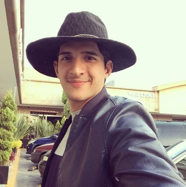 EmiroAlarcon's tweet photo. comenzó el 2018......................... #ExitosATodos https://t.co/OI3hMywJKG
