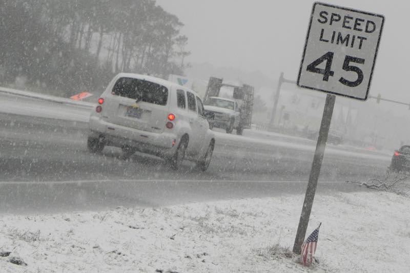 OuterBanksVoice's tweet photo. Winter storm warning up; 2-3 inches of snow possible on OBX https://t.co/DsZuIK1fOv https://t.co/rAllETUtYP