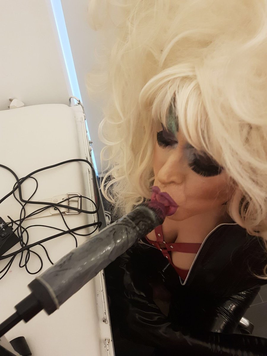 HannahMannah's tweet photo. #CBB training almost complete @bbuk #fakecock #womenonly #looselips #LooseWomen 💋💋💋💋 https://t.co/Ay6sxJZF41