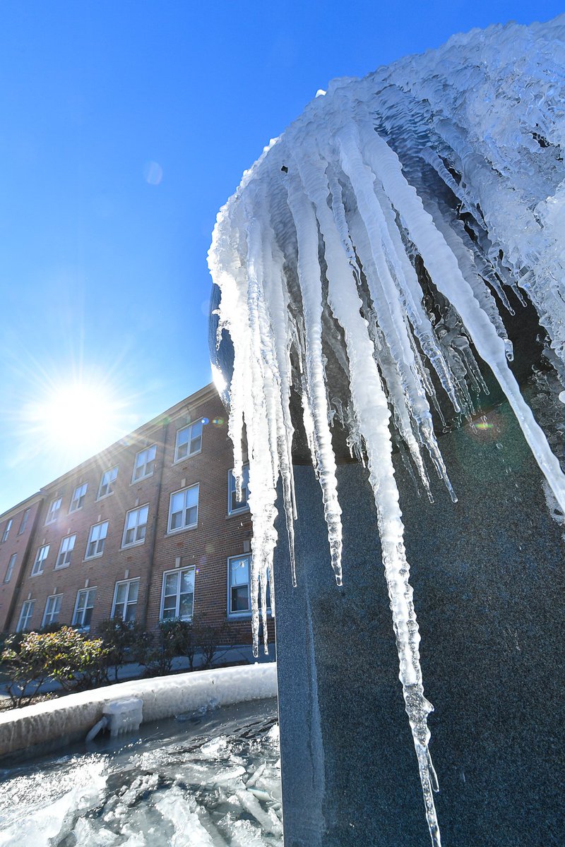 TROYUnews's tweet photo. Things are just a little cold on campus as we wait for students to return next week! #campusbeauty #BRRR https://t.co/iWc1gQXuh5