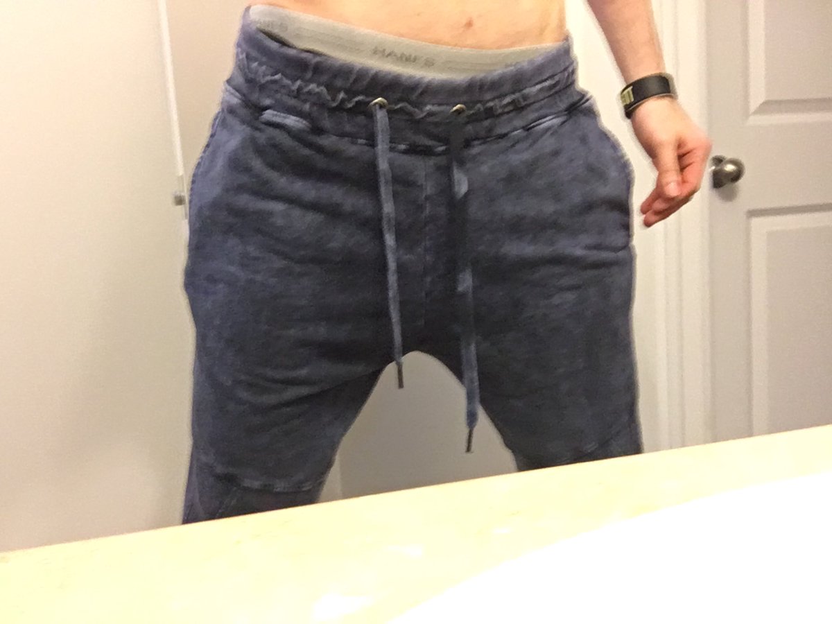 Nash560's tweet photo. These yuva joggers tho😍😍 @bmfitgear @BradleyMartyn https://t.co/yKcRBQpI7s