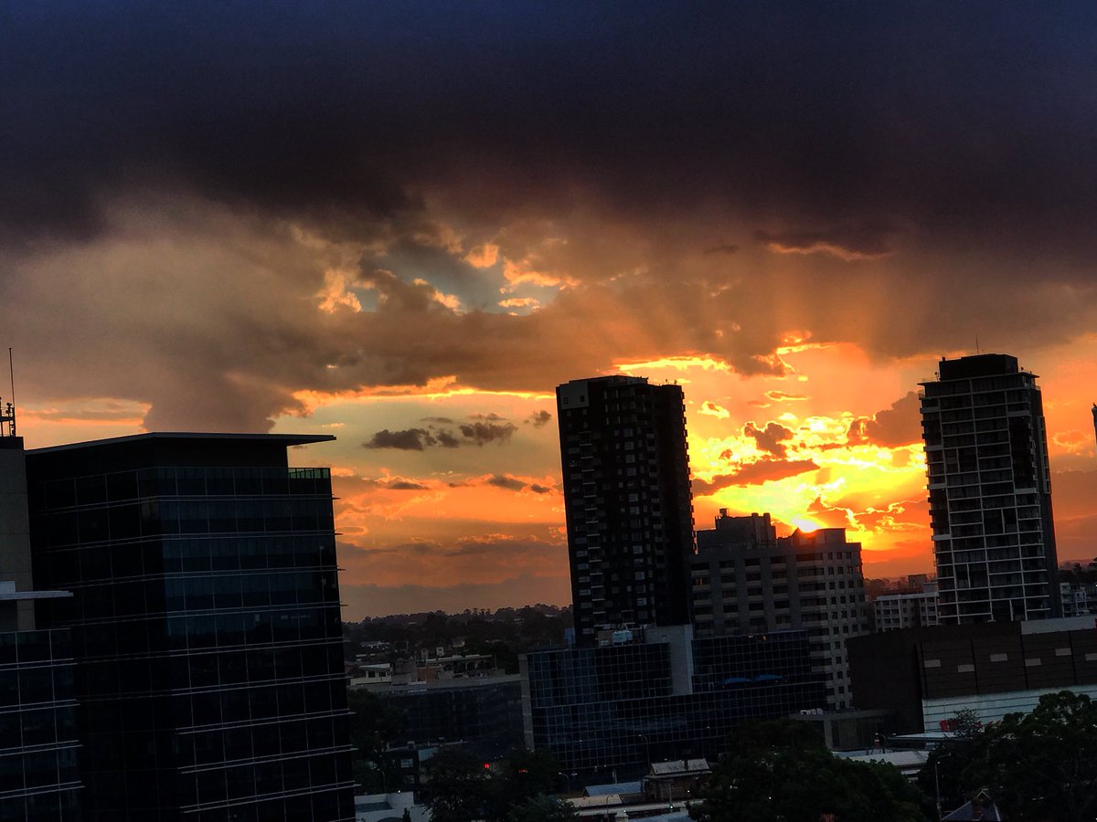 TimmyLalaDJ's tweet photo. Sunsets on my balcony ain’t that 🤩🌅 https://t.co/LLuOkkbgMK