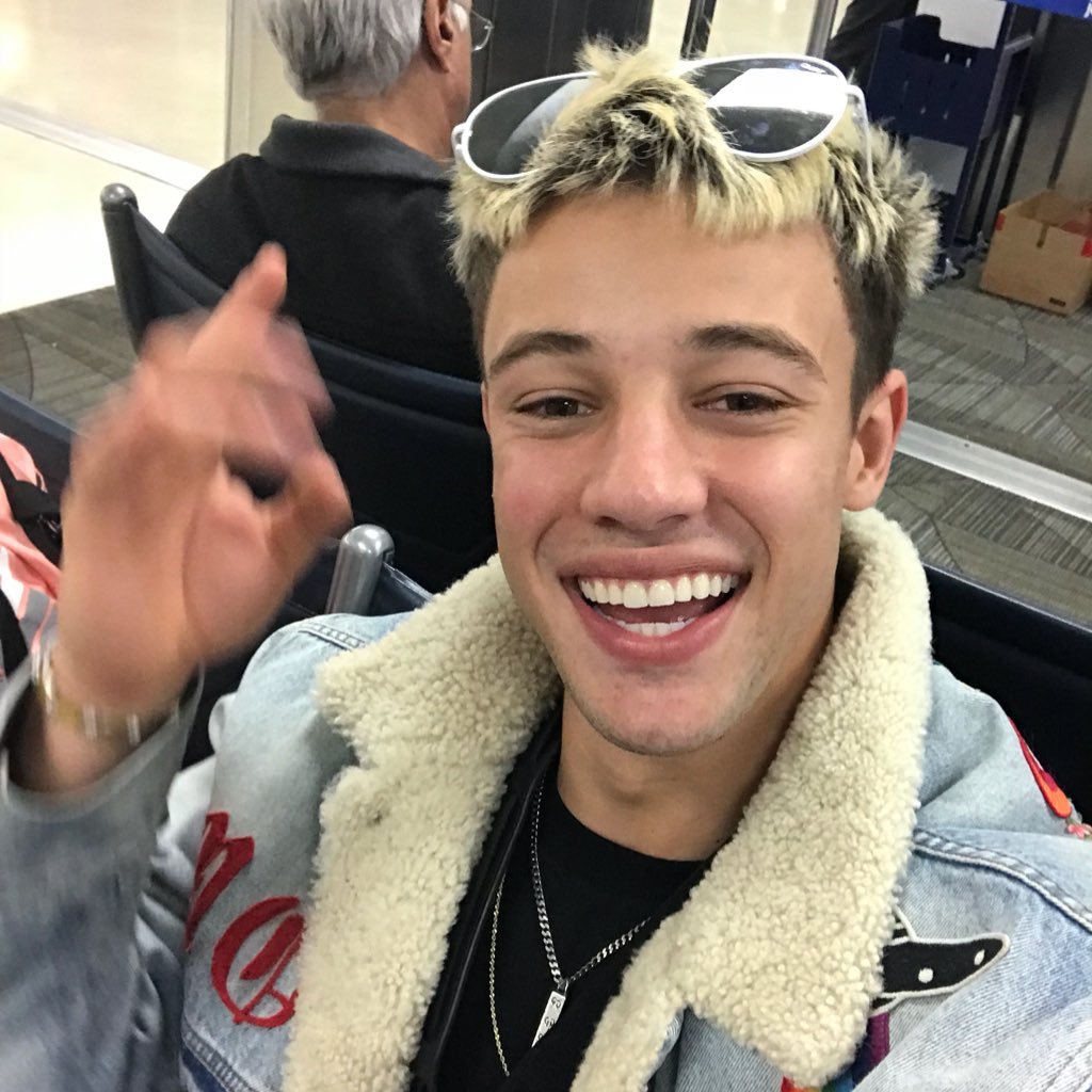 holyshitcam_'s tweet photo. His smileeeee😍he's so cute https://t.co/wCYGArbX6A