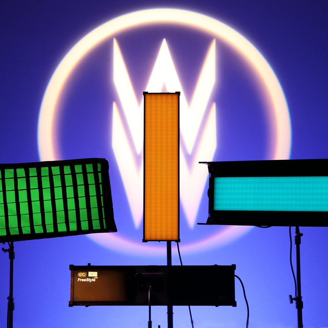 WFW_Intl's tweet photo. Happy New Year! Today we're testing one of our newest lights! The Freestyle 31 LED from @kinoflo gives you 3 different menu options: a White Mode, a Gels/Hue Colour Mode and an RGB Colour Mode.
#happynewyear #freestyle31 #kinoflo #whiteslightinggrip #partnersinproduction https://t.co/k2d2ENNIPl