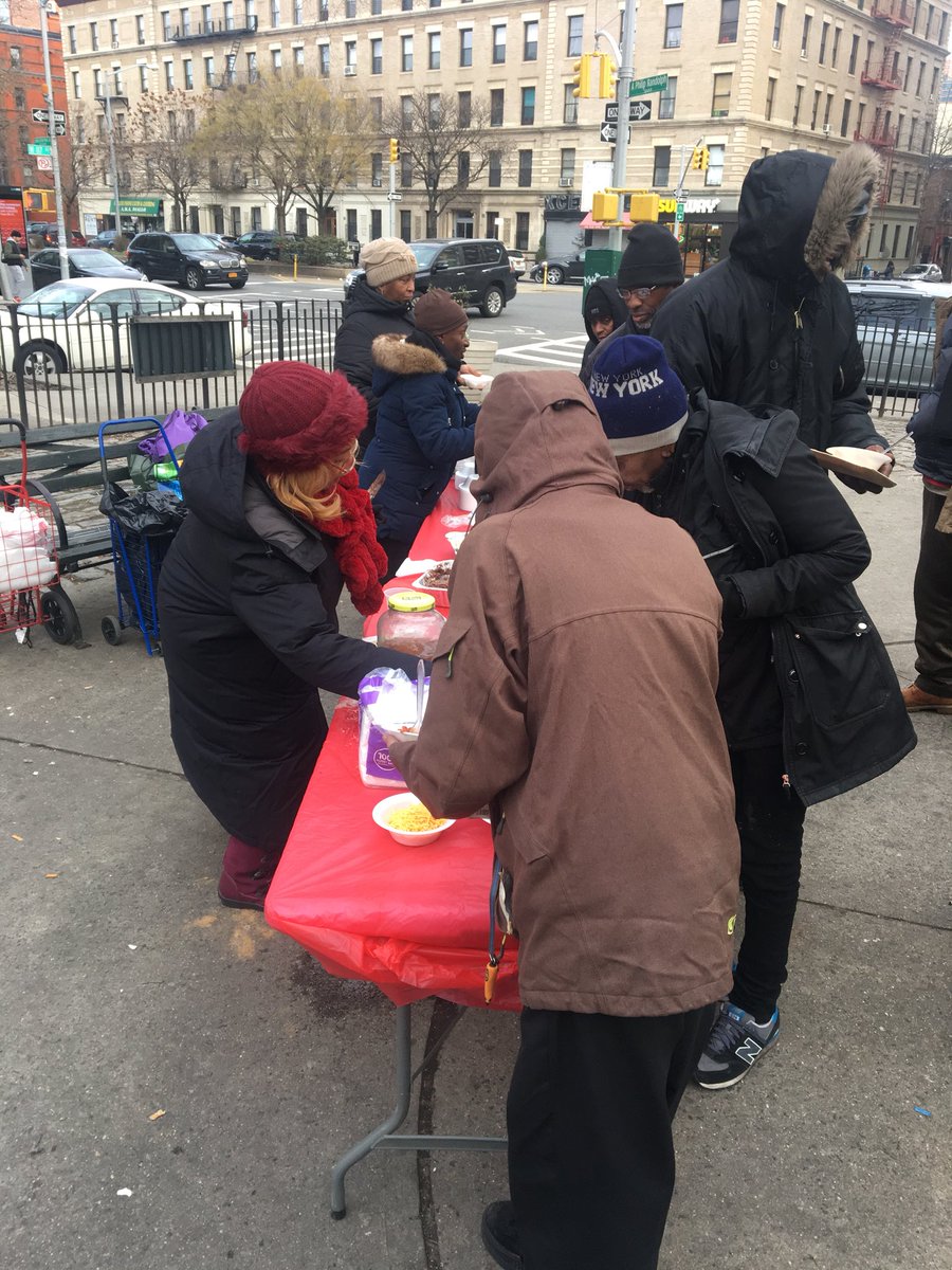 Volunteers, neighbors, and park goers coming together for Chili in the Park. <a href="/CPFNYC/">City Parks Foundation</a> <a href="/NYCParks/">NYC Parks</a> <a href="/PfPNYC/">PartnershipsForParks</a> <a href="/mitchell_silver/">Mitchell Silver</a> <a href="/NYCHDFC/">NYC HDFC</a> <a href="/MacombsInHarlem/">Friends Of Macombs</a>