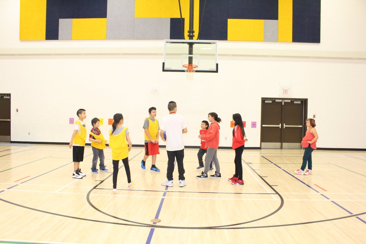 FunTeamAlberta's tweet photo. #tbt to Gift Lake School's Young Leaders Program teaching some up and coming athletes how to ball out on the courts! #FYLP https://t.co/8pasW6H6fK