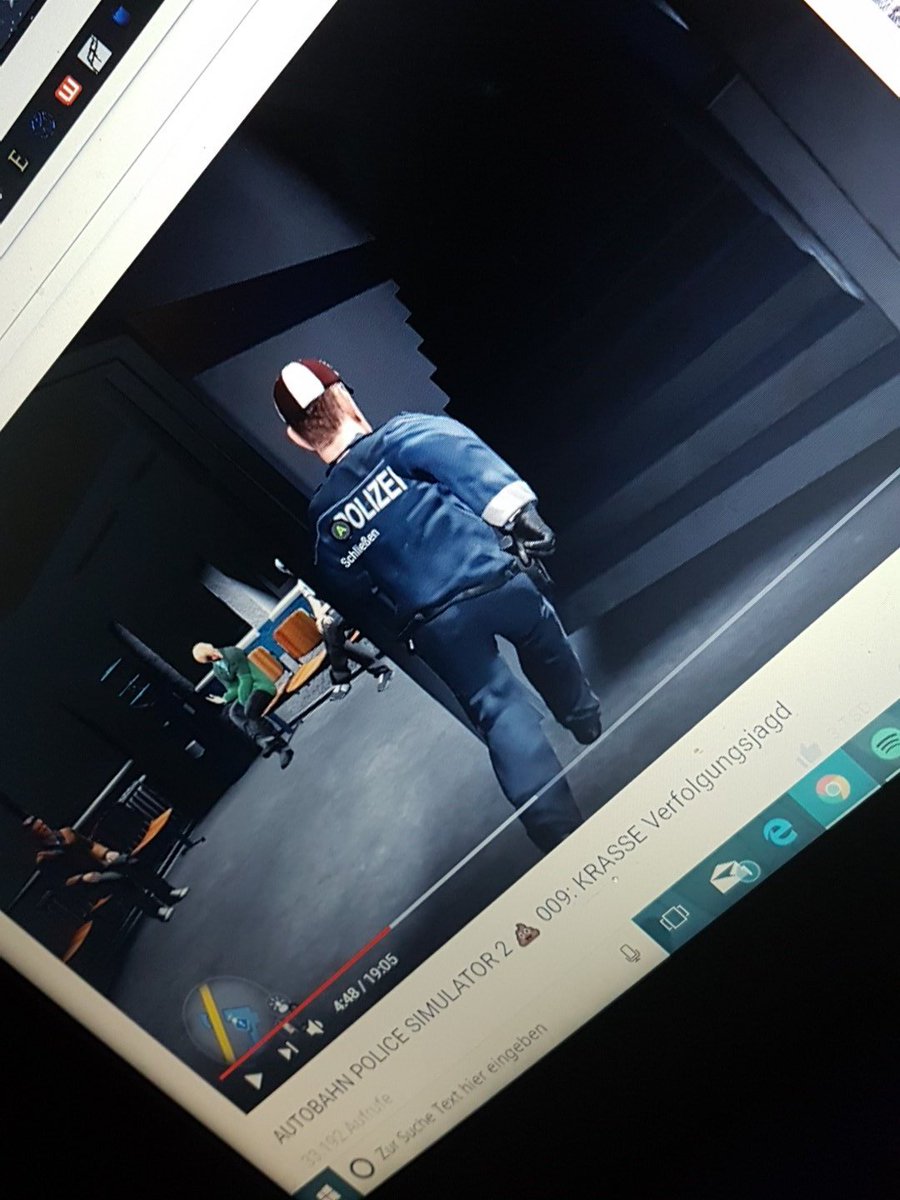 maria_formel1's tweet photo. Es sieht aus als würde er fliegen.. @Gronkh #autobahnpolicesimulator #letsplay https://t.co/RdlhEb6Pi8