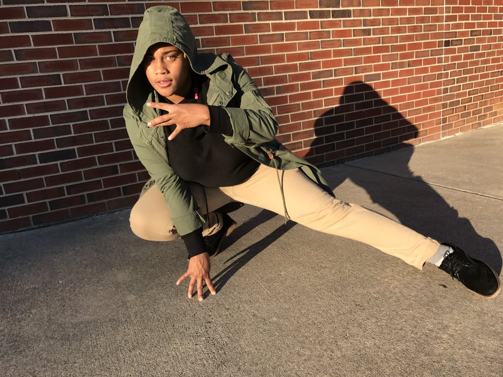 AroundJBow's tweet photo. @AnntTheBeaast Hey #NCAT I'm J.Bow that dope poet on campus‼️ Founder of #ReasonableRides hmu for rides💯 I'm a cool, calm, and collective goofball with good vibes. Very friendly; everyone has a seat at my table in the cafe lol if you see me speak. I never remember names😬 dont be offended🤗 https://t.co/eoV7OcoXeF