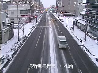 mlit_nagano's tweet photo. 【3日7時00分現在】国道19号長野市中御所付近の状況です。ご通行の際は路面状況に十分ご注意下さい。冬用タイヤ装着やタイヤチェーン携行、大型車は「ダブルタイヤ等専用チェーン」の携行と早めの装着をお願いします。 https://t.co/hnVsDDq1MH
