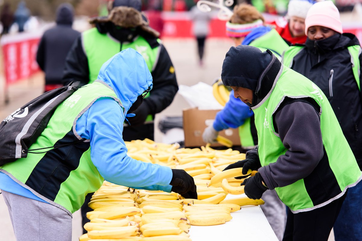 ATLtrackclub's tweet photo. Thank you to everyone who made #Resolution5K, One Mile & 50m Dash a success yesterday! The coldest #ATL #NewYears in 40 years, but that didn't stop our dedicated volunteers. THANK YOU volunteers, police officers, medical personnel, & City of Atlanta officials! https://t.co/WDJVzgpsb9