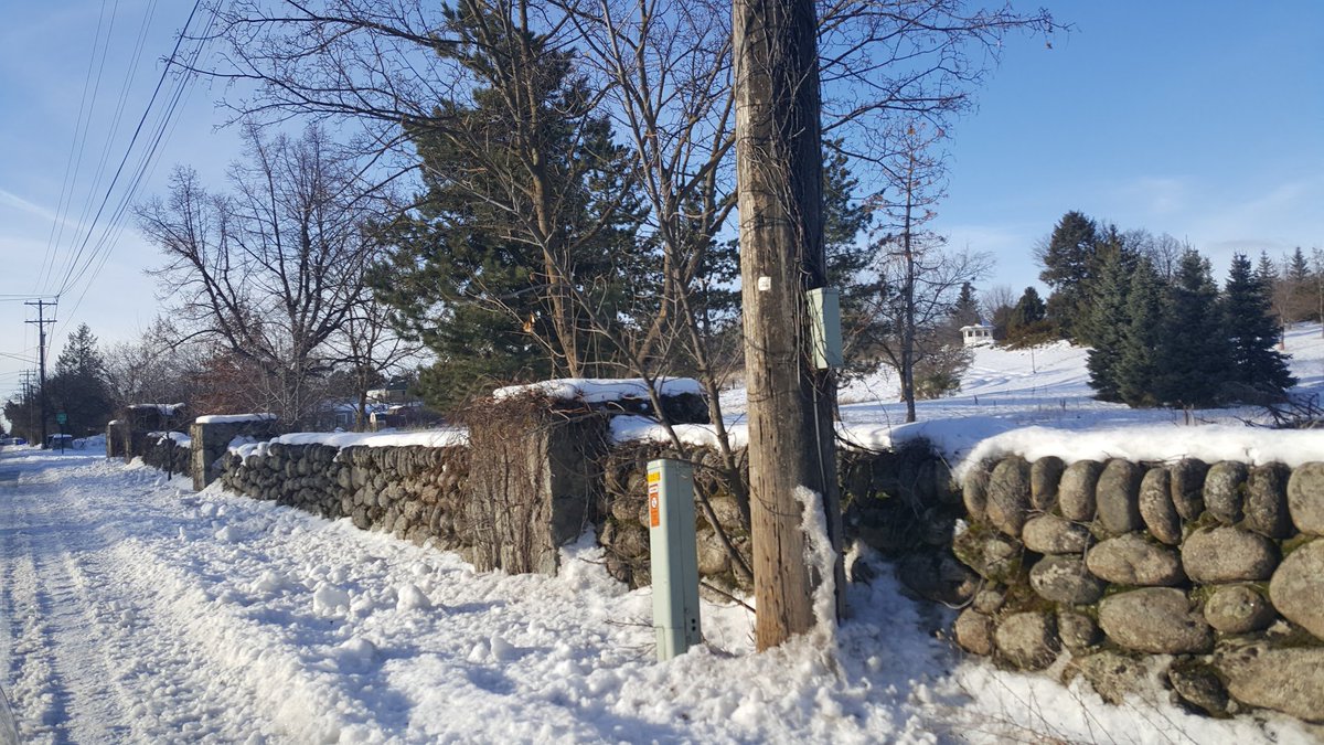 VeraAlert's tweet photo. Do you know where this is #SpokaneValley? Our founders never let anything go to waste. When digging irrigation ditches in 1908, they sold the rocks they found for building materials. That's why you see rock fences, homes, etc. in the Spokane Valley.
#Spokane
#SpokaneHistory https://t.co/kE34uP1vmn