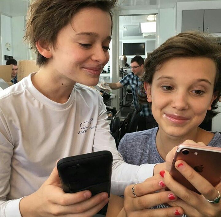 DexertoST's tweet photo. New behind the scenes pics from Season 2 of #StrangerThings https://t.co/jVQ3lvLODC