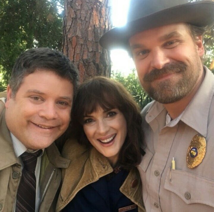 DexertoST's tweet photo. New behind the scenes pics from Season 2 of #StrangerThings https://t.co/jVQ3lvLODC