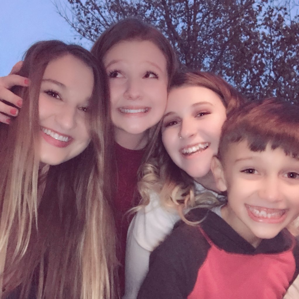iCourtiee's tweet photo. #NewProfilePic https://t.co/bEKyb58opA