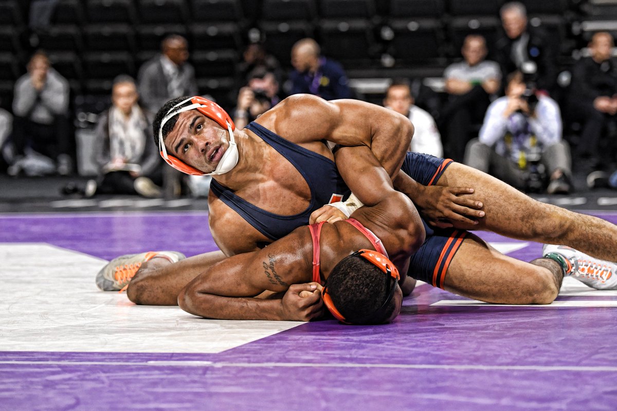 IlliniWrestling's tweet photo. Sweet revenge #Illini #Midlands55 https://t.co/YYDz6eH9UY