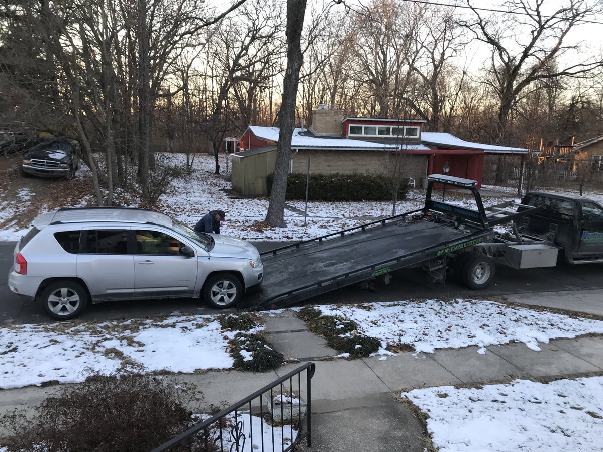 Hi5mannn2's tweet photo. I hibernated so long that my car followed suit. #toocoldtodoanything https://t.co/cEZfeEdyBg
