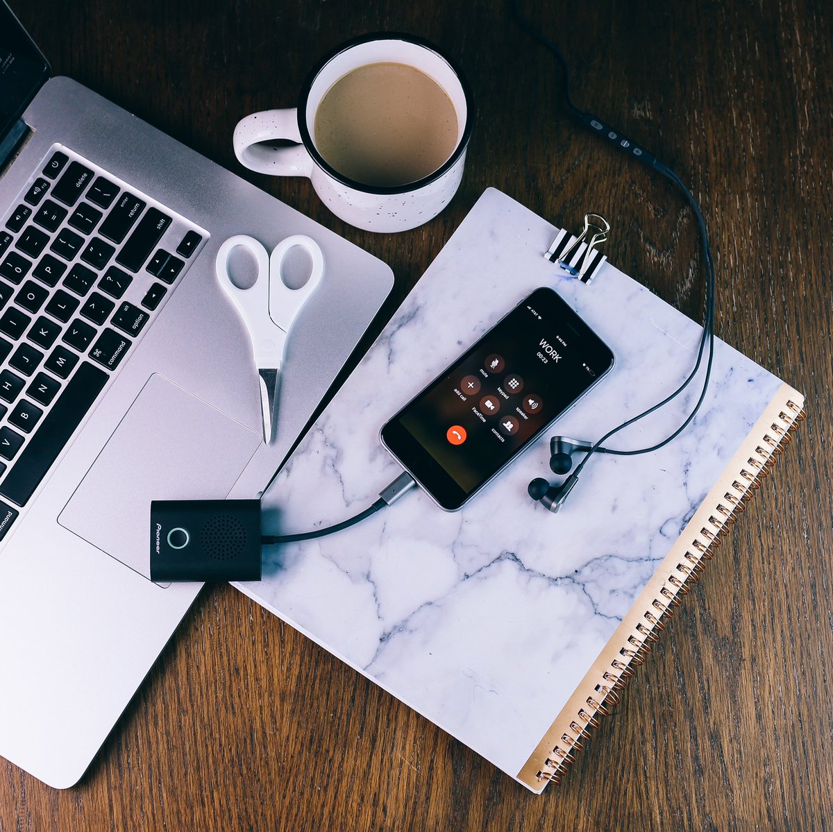 PioneerRayz's tweet photo. No time like the present. Kick off the first work week of 2018 with smart accessories for your iPhone.  #PioneerRayz #LightningSmart #TechTuesday https://t.co/bfEOloAy1U https://t.co/VRur8YvS5Y