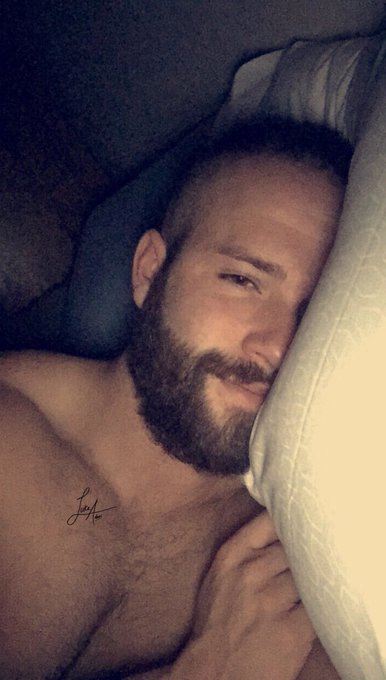 Transformation Tuesday! I shaved my beard for the New Year! Happy New Years 😘😘😘 https://t.co/L00yfOz