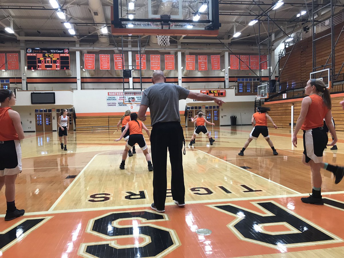 jasonrthompson's tweet photo. Had a blast going to Warsaw High School this afternoon to share about fear and courage with their Girls Basketball Team. Thanks @LennyKrebs for the opportunity! #NG3 #characterchangescommunities https://t.co/3ib9vHKpDr
