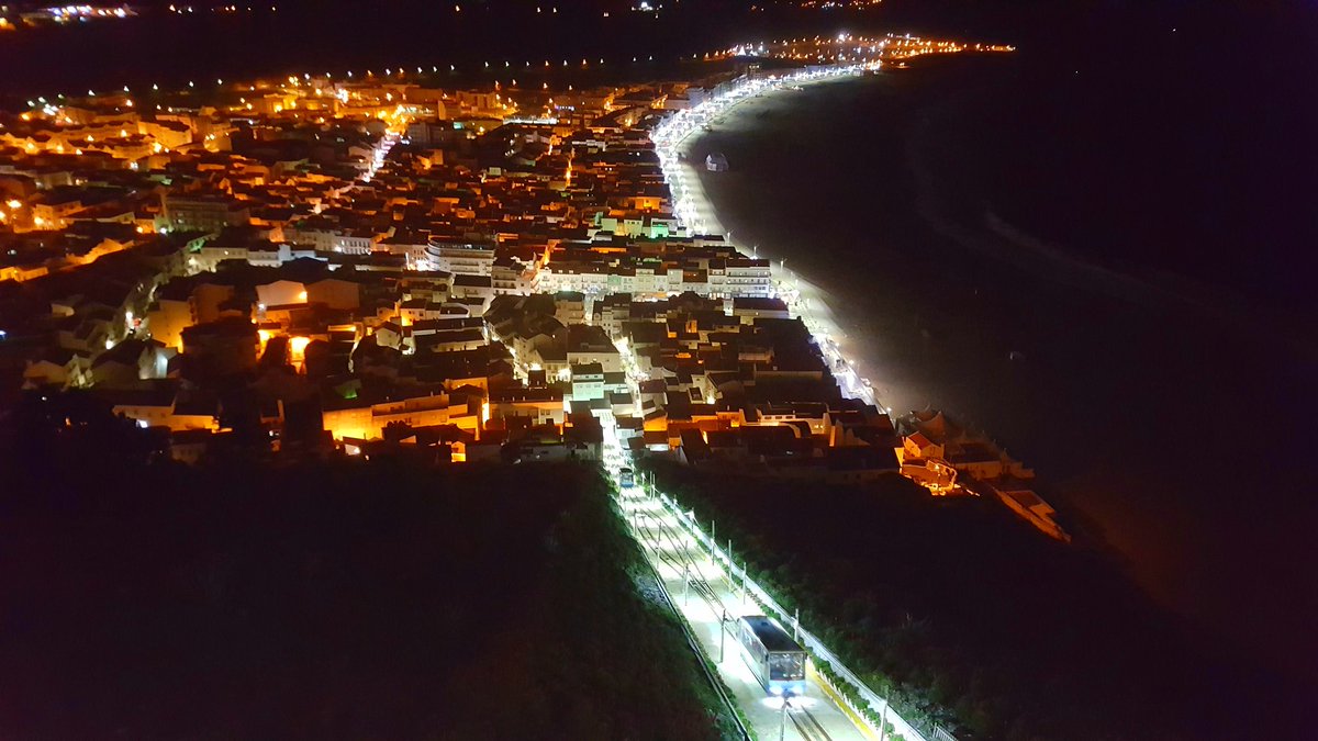 nazaret portugal de noche