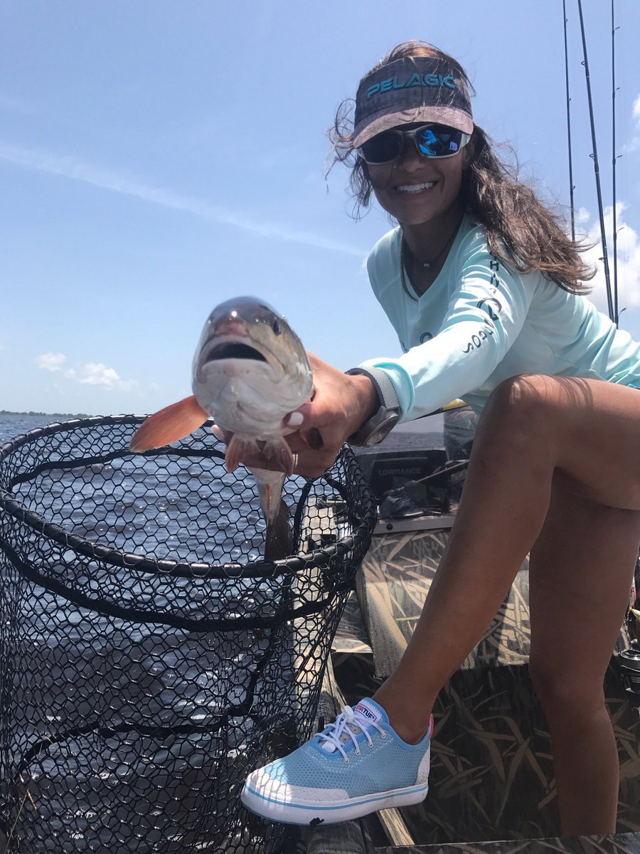 Sara_Salt_'s tweet image. Releasing pretty lil drums! @RealSaltLife @fishing_chaos @CostaSunglasses @hookandgaff @XtratufBoots @PelagicGear #ladyangler #lovefl