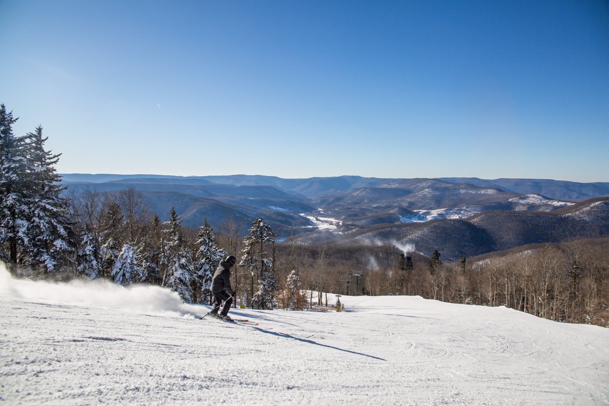 snowshoemtn's tweet image. Our incredible team of snowmakers and groomers have taken these cold temperatures and worked their magic! We are pleased to say we will have 100% of our trails open by this Saturday. It's time to get up here! 
#snowshoemtn #thankasnowmaker #wvsnow