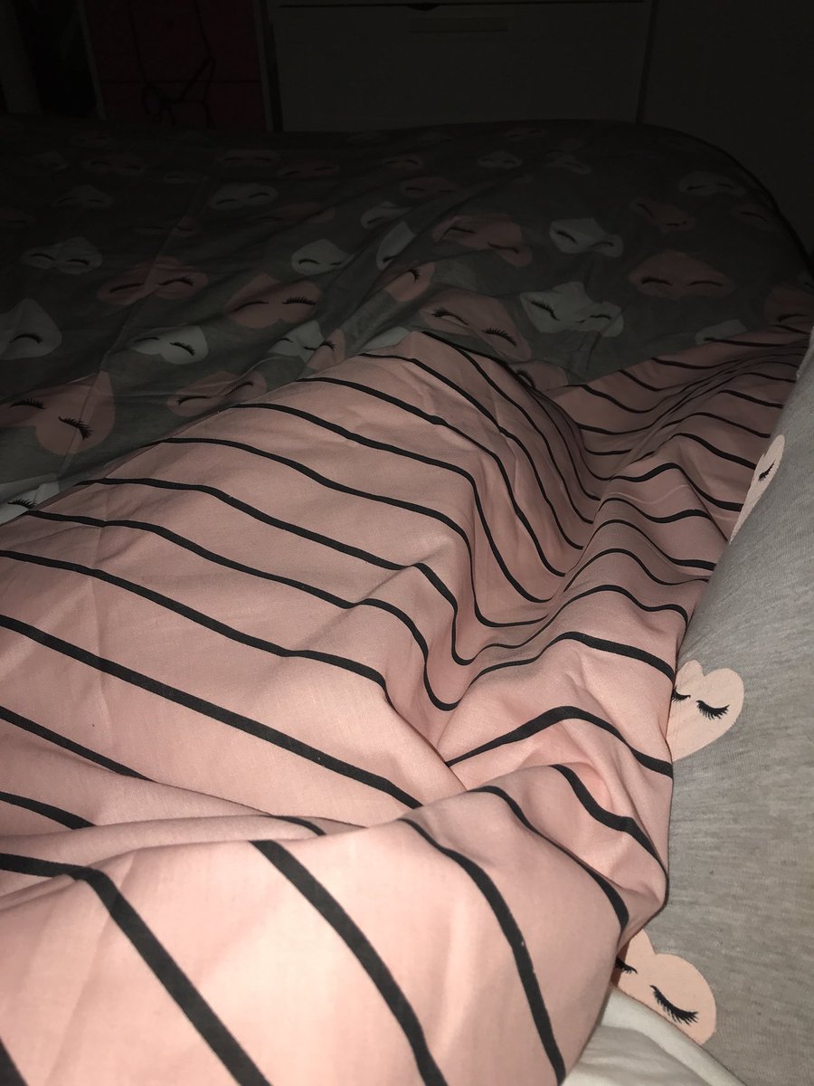 ybm___'s tweet photo. @SaffronBarker how did you create the comfiest things i own?? 10/10 👏🏽. https://t.co/YaSDrSMtzO