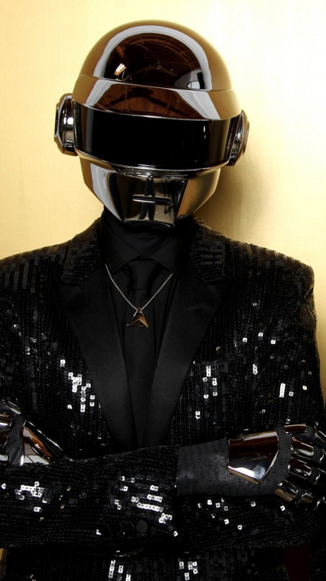 Happy 43rd birthday to Thomas Bangalter, our favorite silver robot. 