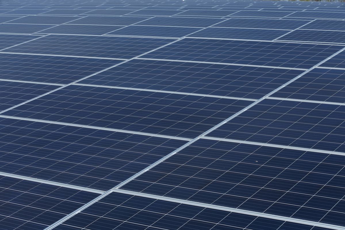 business's tweet photo. A no-name solar firm is the latest to join the blockchain craze for 233% rally https://t.co/AmxlOgCBHu https://t.co/Ss7EQ3Iea6