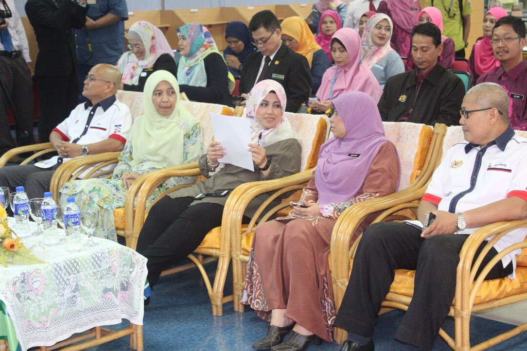 EmyComms's tweet photo. Majlis Ramah Mesra bersama Warga Kolej Matrikulasi Melaka. @emysamsudin #P134 #MasjidTanah https://t.co/l5I1HDSFJ7