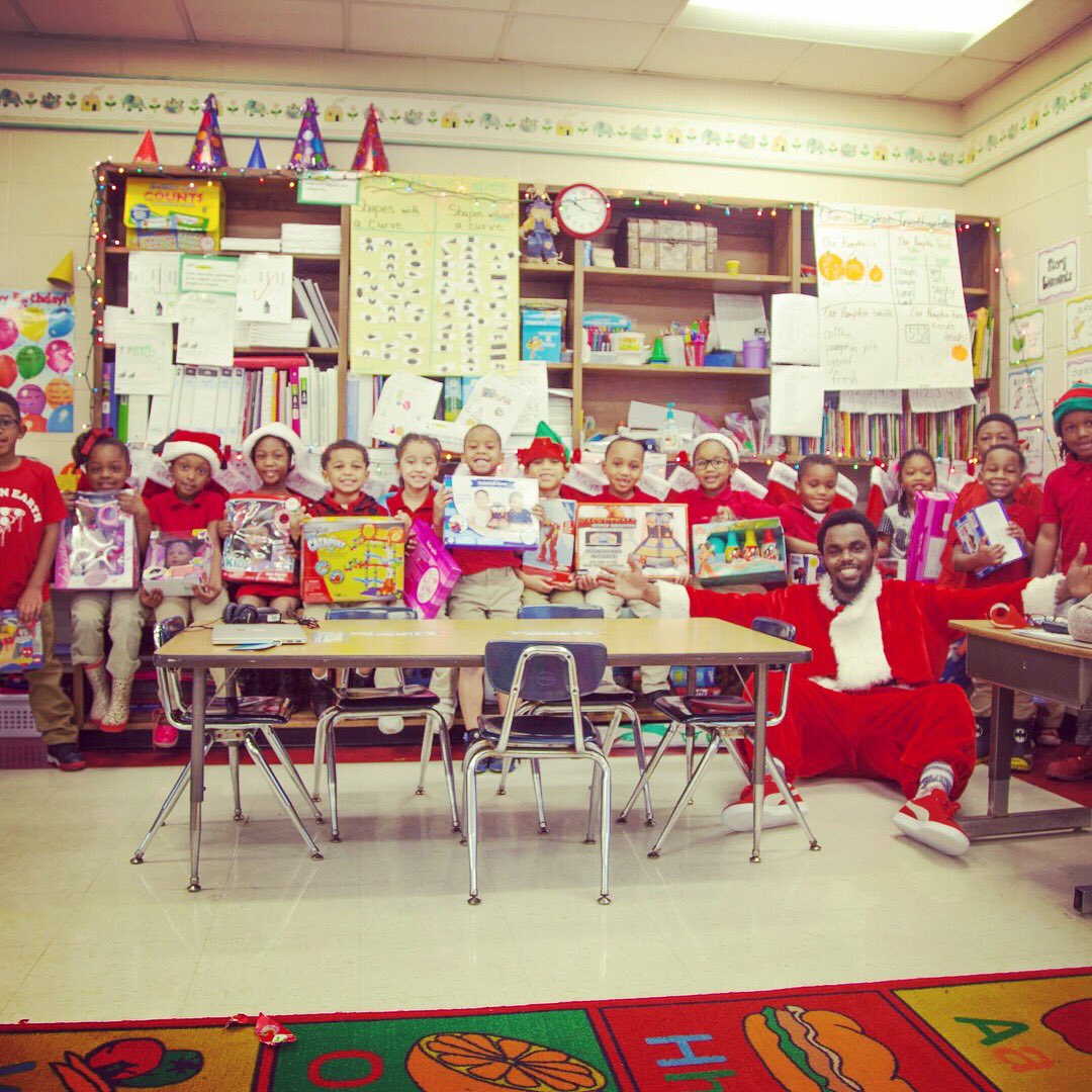 DQ4president's tweet photo. @Diddy did you know @Clickfourhelp4 put on a toy drive this year donating toys to over 200 students in Louisiana?  Let's make it happen brother I want to see Click Four Help &amp; Bad Boy collab on an event let's do it!!!! #BlackExcellence #ClickFourHelp https://t.co/e9ut9KiFnz