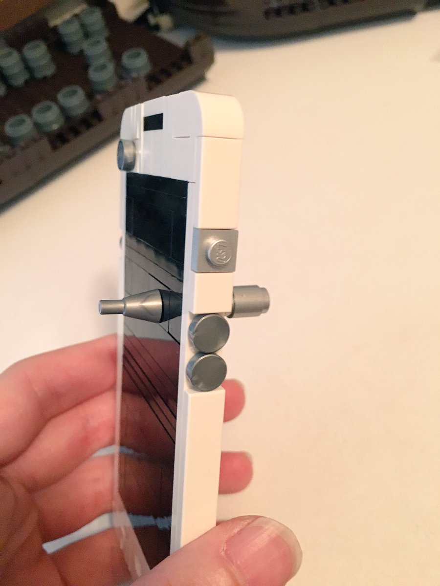 Dr Peisan レゴ寿司職人 V Twitter 胸ポケットに入れていたスマホが銃弾を止めてくれて命拾いした感じになった