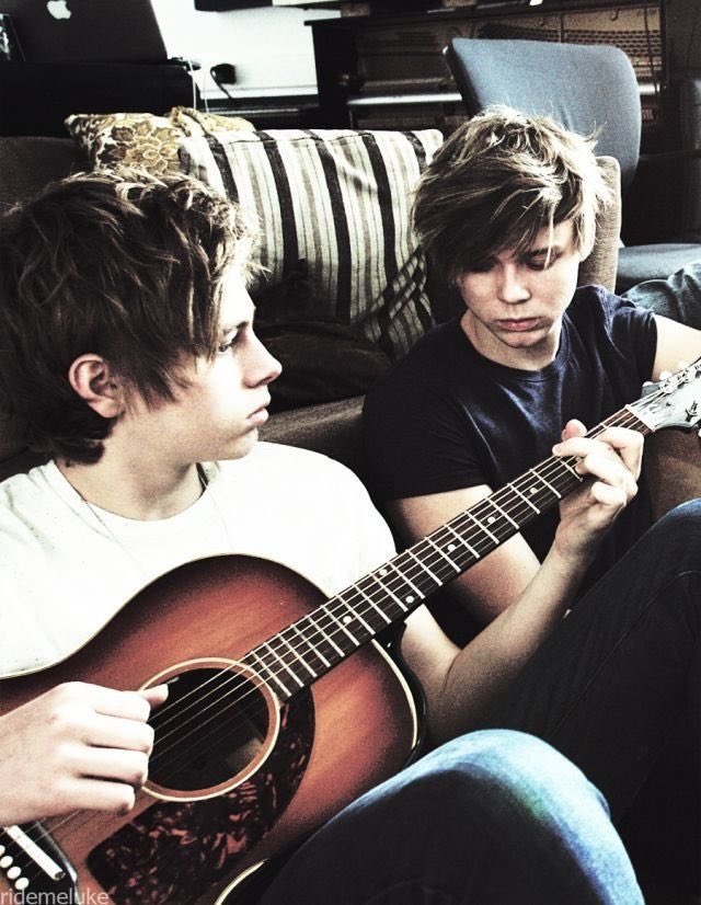 Ashton5SOS's tweet image. It doesn’t matter who comes &amp;amp; goes in this bands lifetime, we have always been here for the music, and as long as that passion stays alive, so will we.