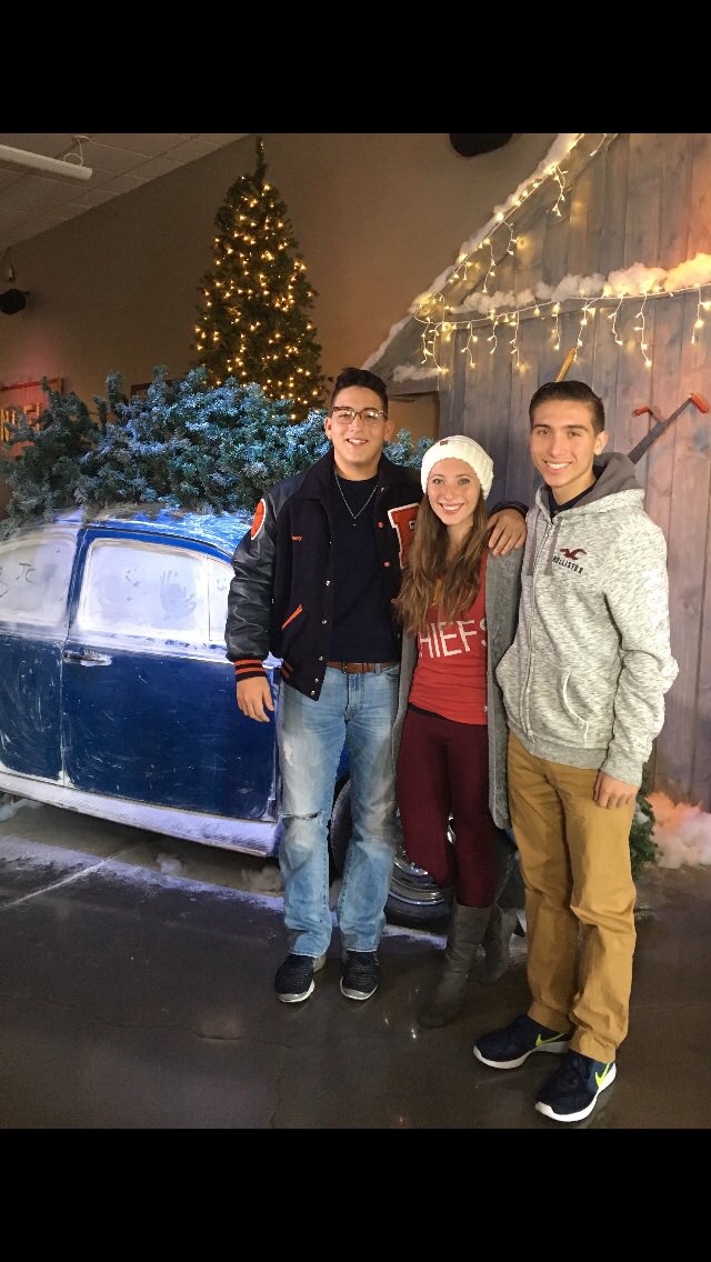 kennylemmon1's tweet photo. Great seeing my sister and spending time with the family! https://t.co/xvPjkW0cEx