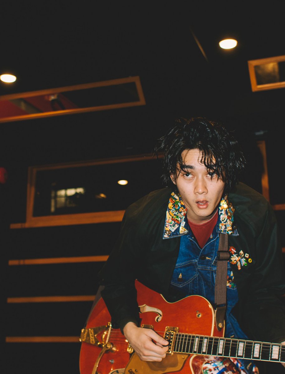 キャスト : とんだ林蘭（アーティスト）、CHIHARU（モデル）、佐藤千亜妃（音楽家）、柳俊太郎（俳優/モデル）、西加奈子（作家）、松岡正剛（編集者）掲載順。
価格：2,950円（税抜）
発行部数：500部限定
仕様：122ページ、上製本、布張り
購入はTABLE ENSEMBLEウェブサイトより www.table-ensemble