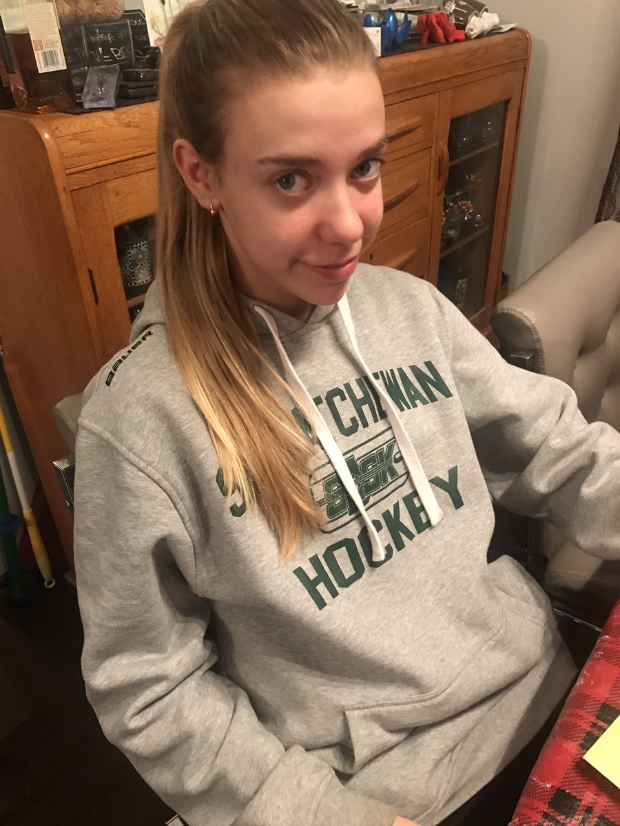 OilQueen11's tweet image. Happy 14th Birthday to my girl today!
#fundies #qualitythreads @onthebenchcrew