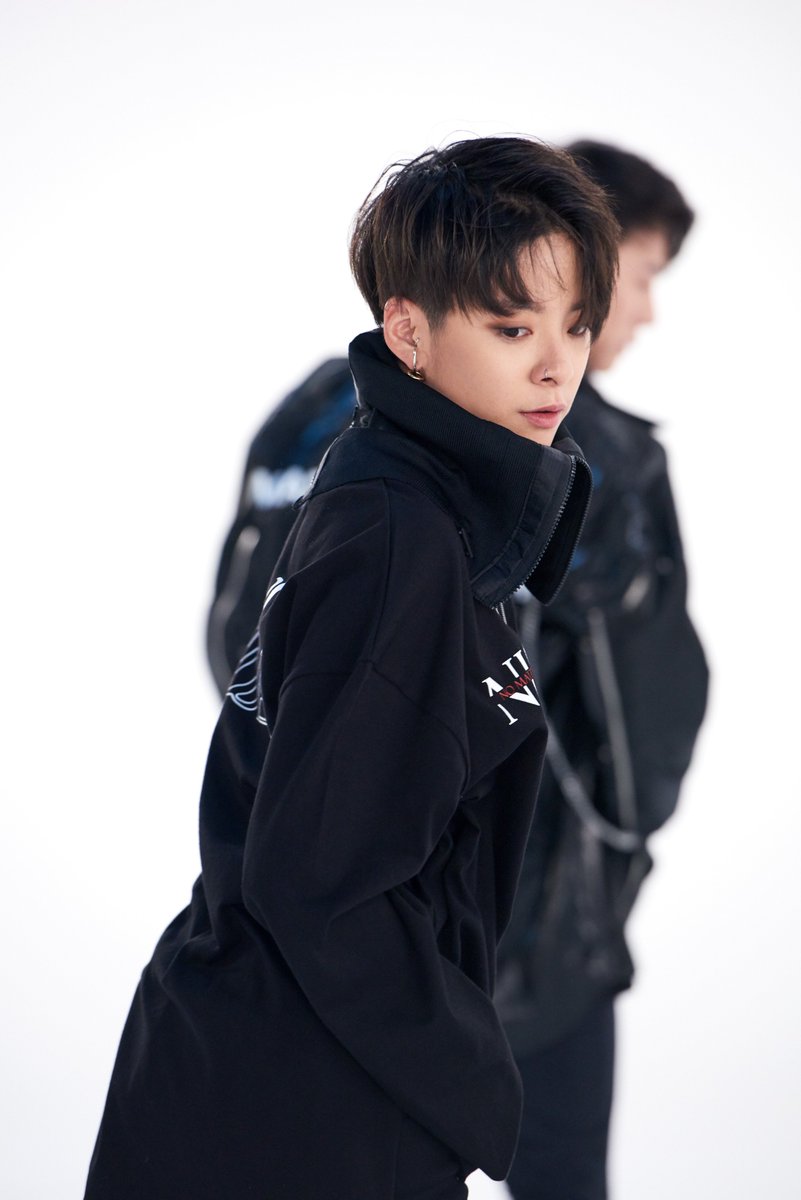 [#STATION] f(x) #AMBER (<a href="/llama_ajol/">Amber J. Liu 刘逸云</a>) X #LUNA ‘#Lower’
📅2018. 01. 05 6PM KST 

#fx