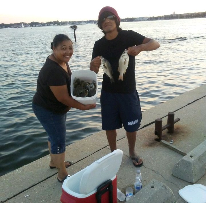 fishingbuzzlife's tweet photo. During the summer I had a partnership with this lady. I caught white perch for her, and she gave me blue crabs in return. Hell of a trade! #fishing https://t.co/eKJ2Rne5Z8