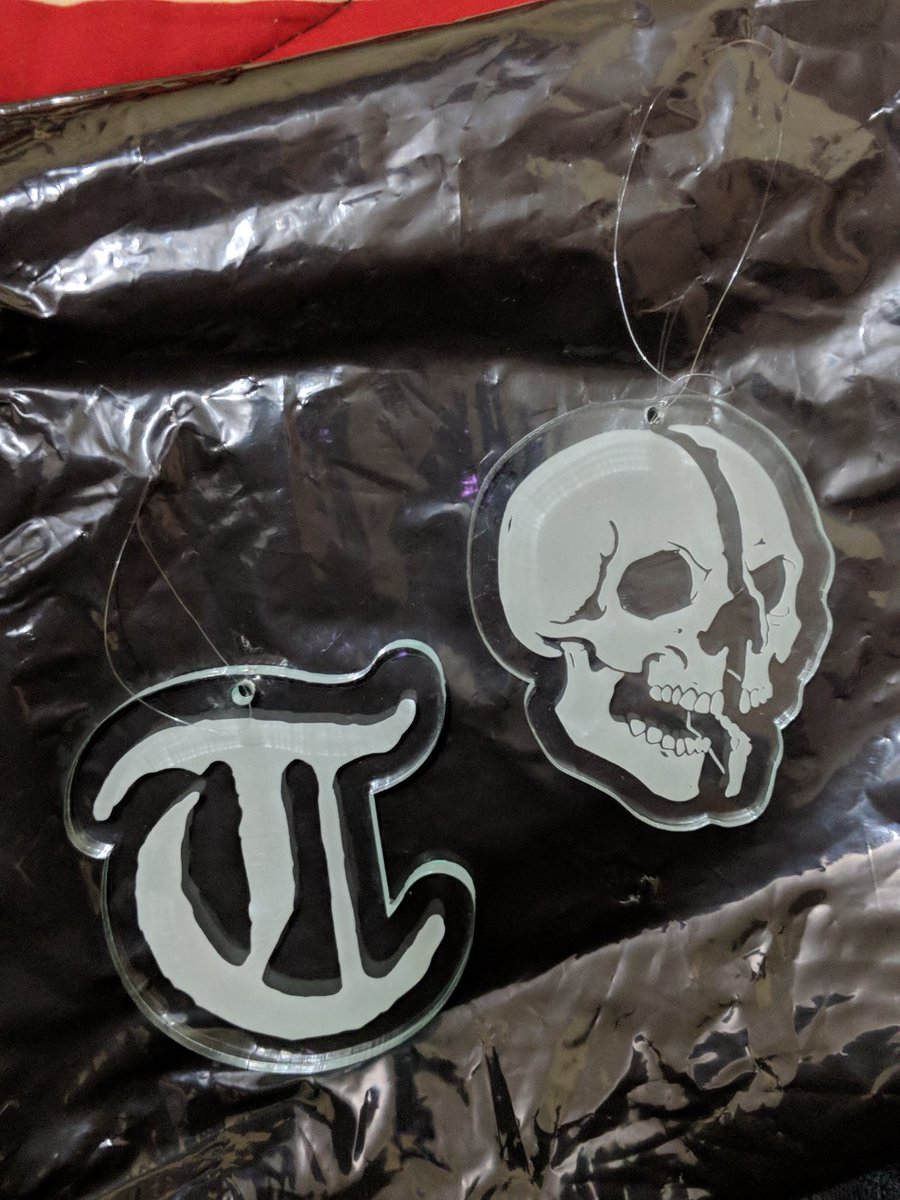 Better late than never but i finally got my <a href="/terrorhardcore/">𝔱 𝔢 𝔯 𝔯 𝔬 𝔯</a> and <a href="/ExpireHC/">EXPIRE</a> Christmas ornaments! 🤘