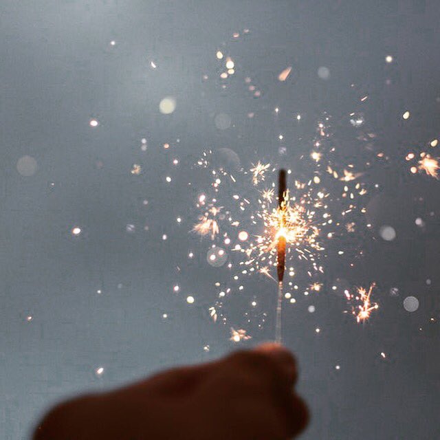 TheTia_Show's tweet photo. As we enter 2018, let’s think of the little things we can do daily to make each other feel awesome. Happy New Year! ✨ https://t.co/7EeaapJUSn
