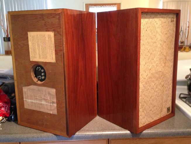 #acousticresearch
#vintagestereo
Acoustic Research AR-2A
1960s.  Walnut cabinets.