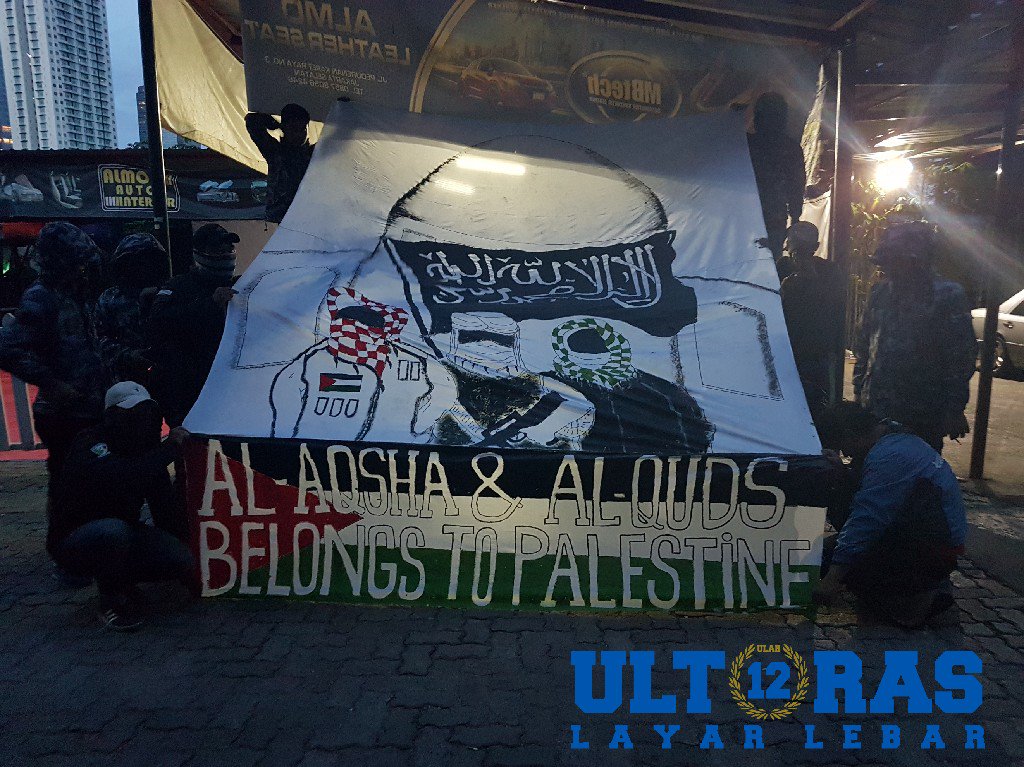 WestLegionAle's tweet photo. #ULAR12INTER
#Coreo
#TIMCup 2017-2018
#PerempatFinal
#MilanINTER
#FredoomForPALESTINE https://t.co/C2Y9UJTOaR