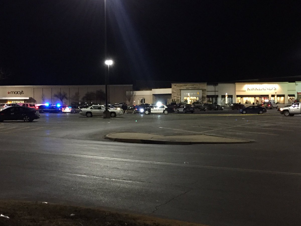 NewsPhotogAl's tweet photo. Independence PD are investigating a shooting at Independence Center. @41actionnews https://t.co/p1DeEReLqi