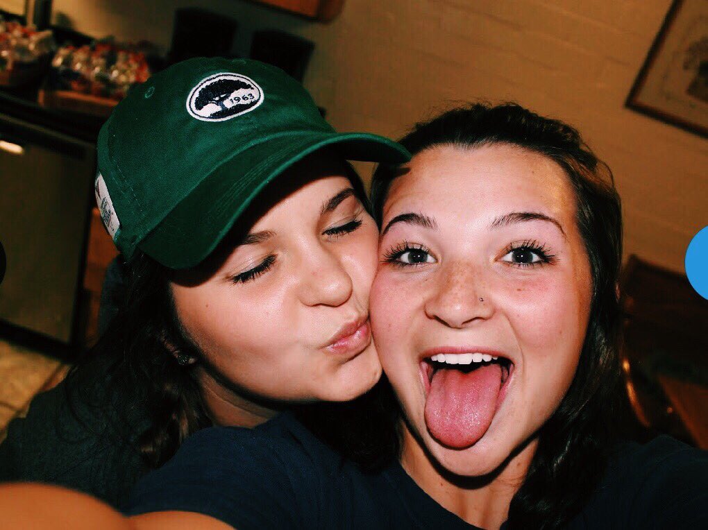 kaitlynncoph's tweet photo. don’t forget to sign up for formal recruitment to find your sisters from different misters!!!!! #goalphaxi #AXiD #ayezeedee https://t.co/LRT9Bbto67