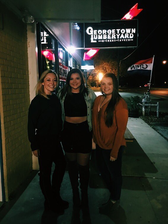 kaitlynncoph's tweet photo. don’t forget to sign up for formal recruitment to find your sisters from different misters!!!!! #goalphaxi #AXiD #ayezeedee https://t.co/LRT9Bbto67