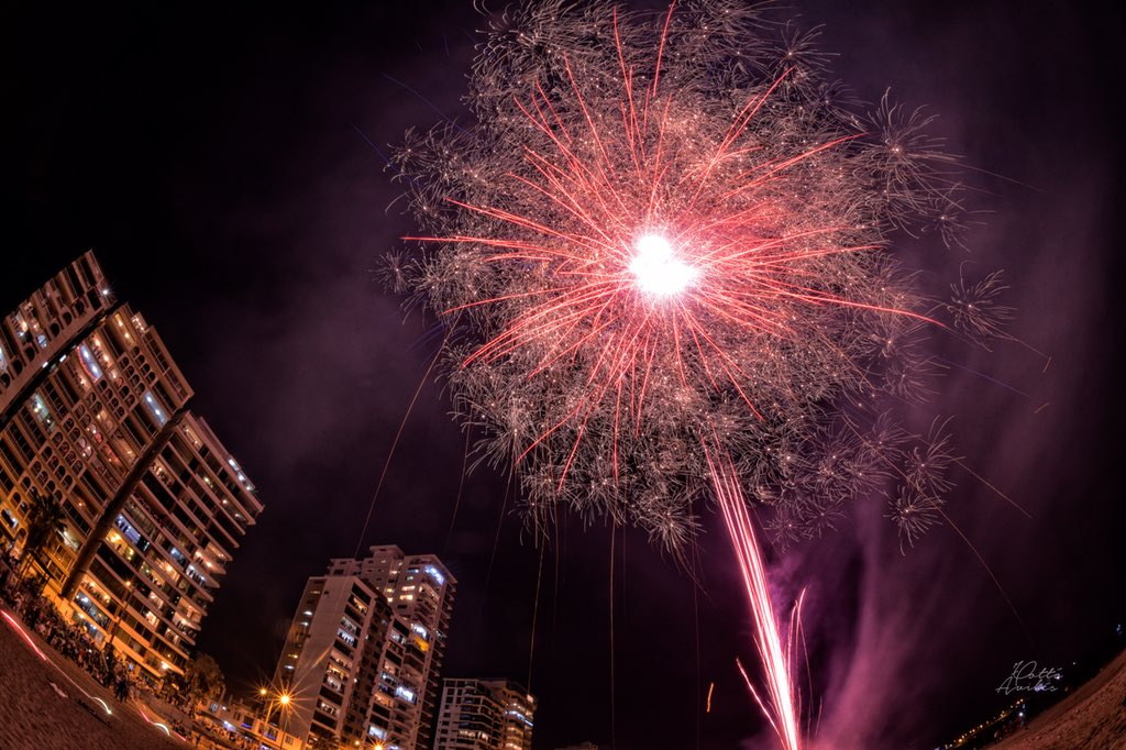 TottoFotografo's tweet photo. Fin de año 2017
#FindeAno2017 #Fireworks #Salinas #31dicembre #NewYearsEve2017 https://t.co/hfIsEpebS6